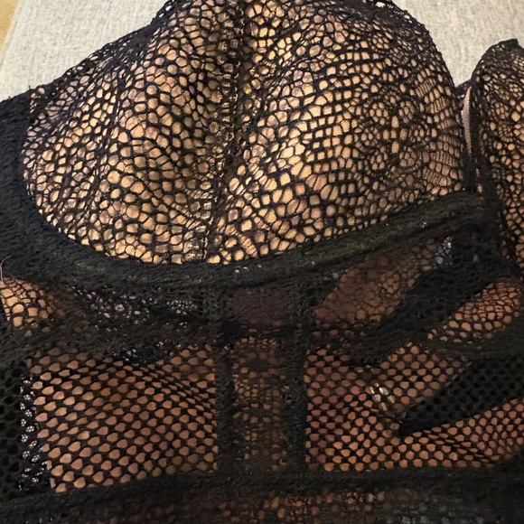Victoria’s Secret Lacey/Mesh Bra NWT - Picture 5 of 6